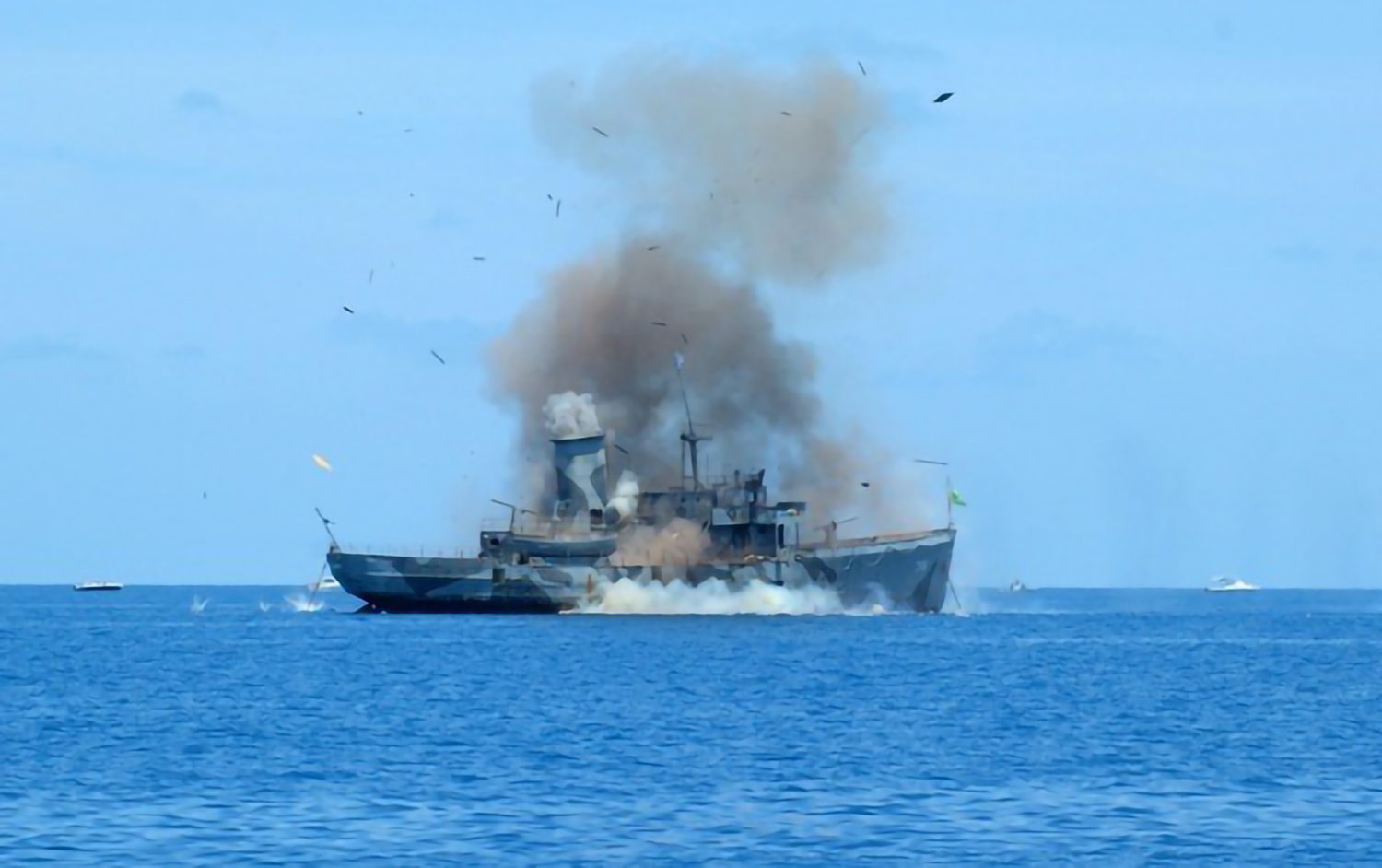 SCUTTLING OF USS MOHAWK. PHOTO CREDIT: ED MIDGETT, JR.